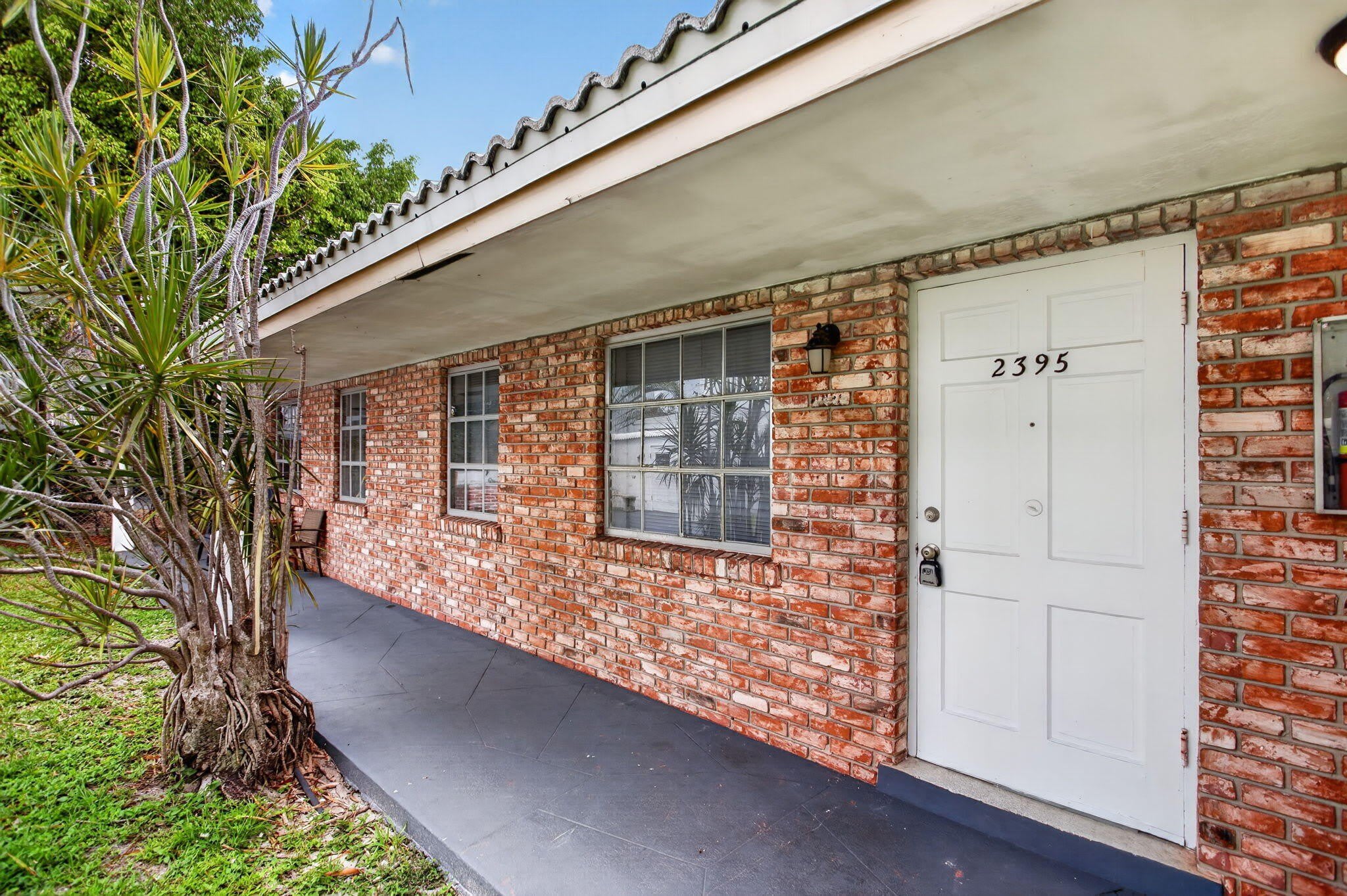 2391 NE 11th Court – photo 2