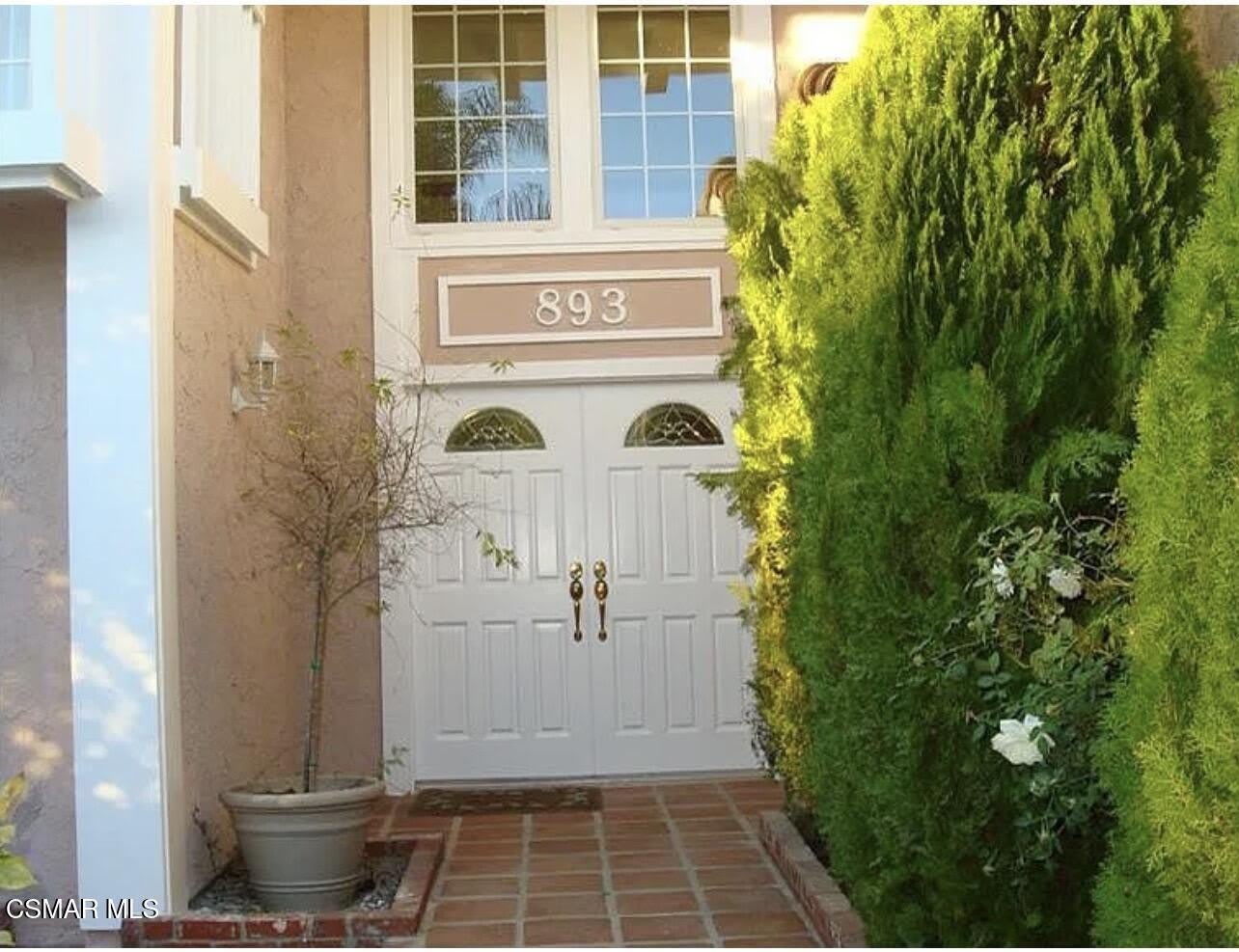 893 Lindawood Street – photo 3