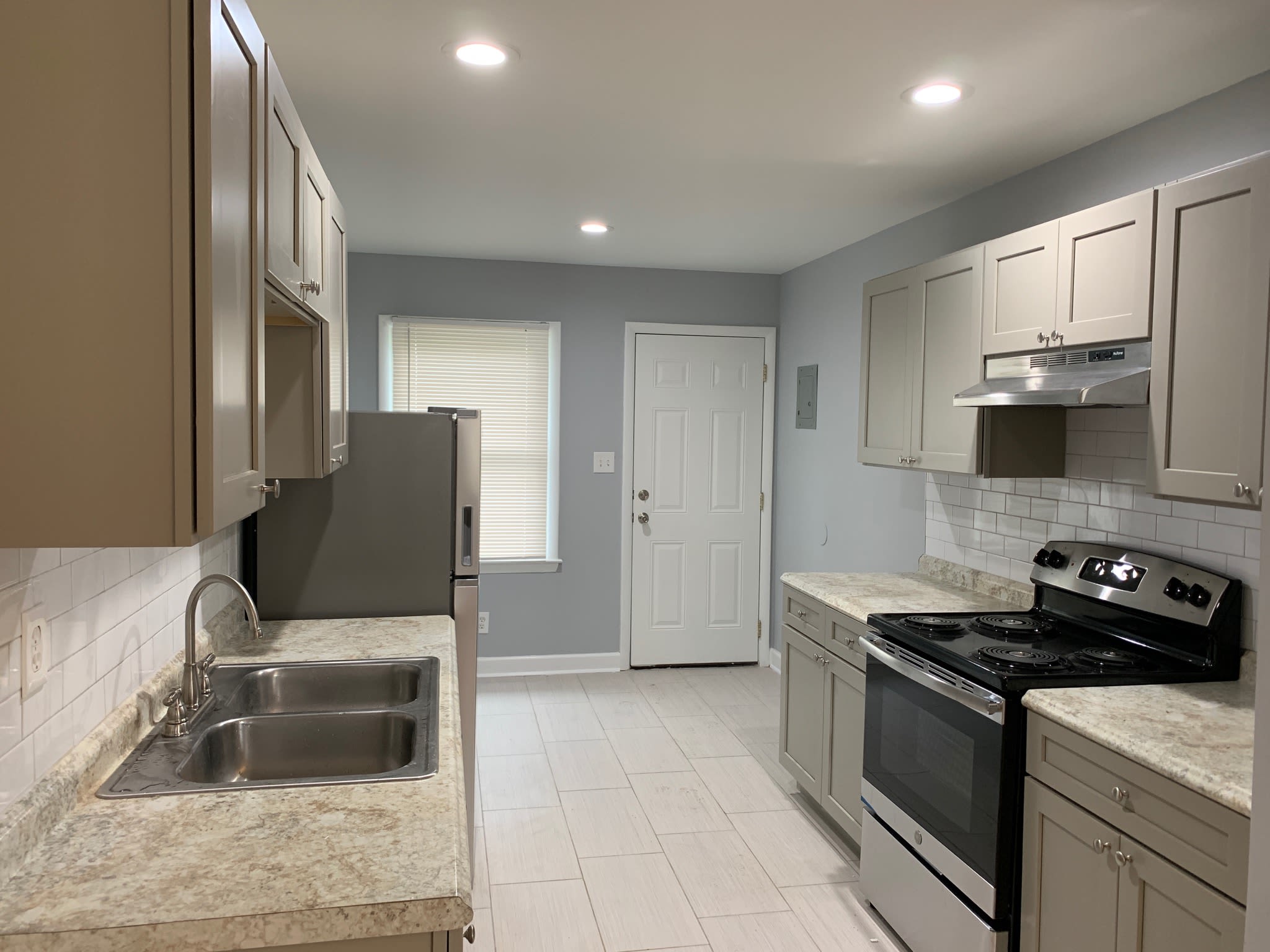 1403 Falcon Street – photo 3