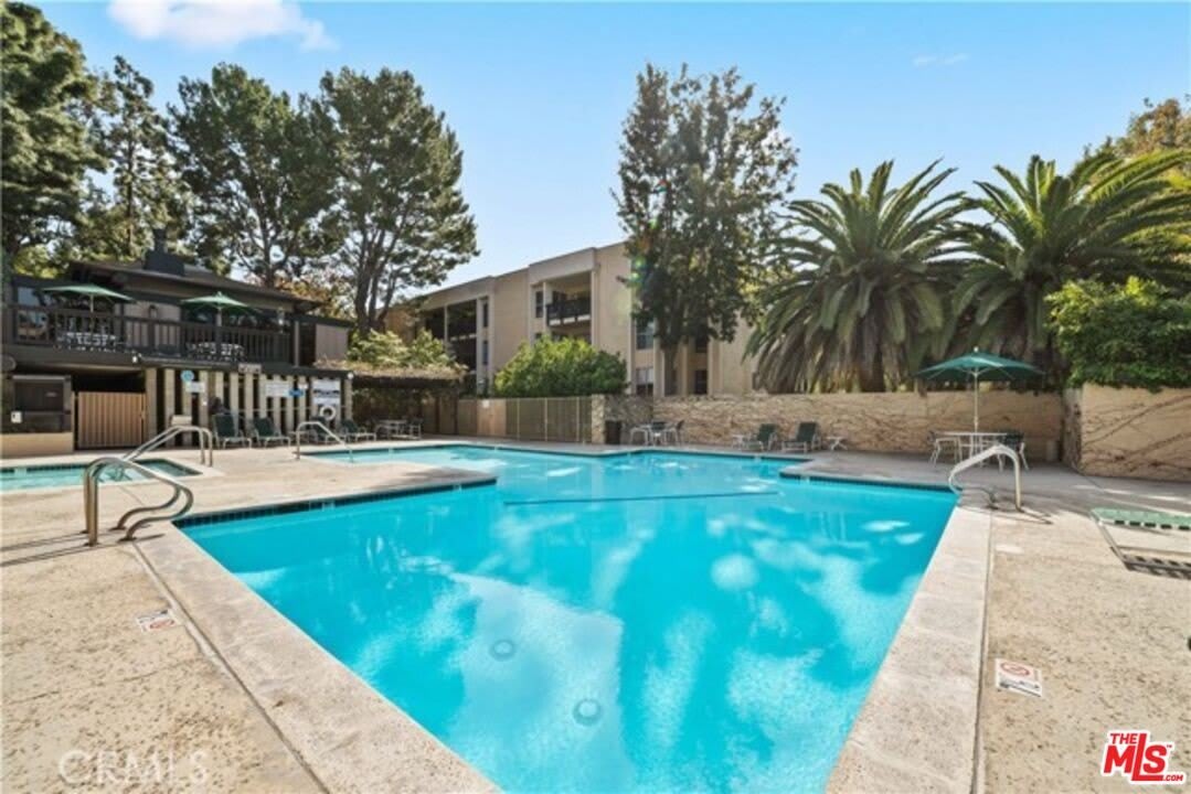 8314 Raintree Cir – photo 3