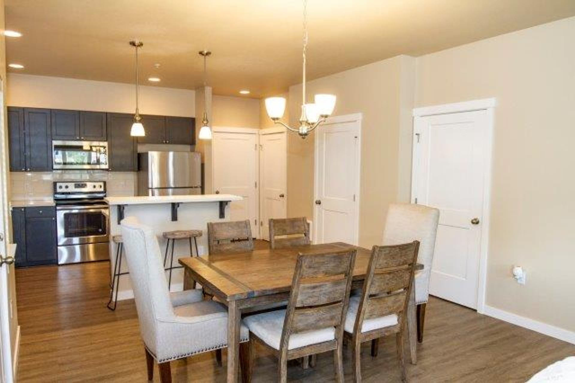 2 Bedroom 2.5 Bath Townhome with attached garage. Schedule a tour today! – photo 4