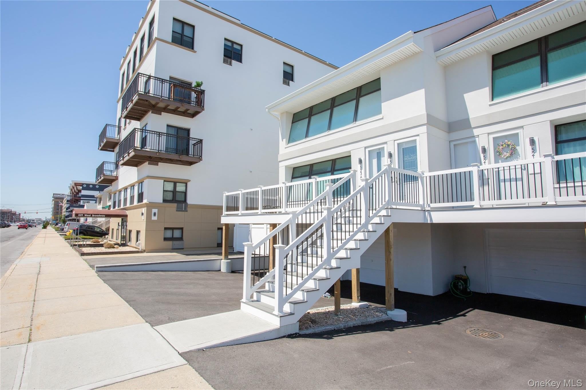 521 W Broadway – photo 1