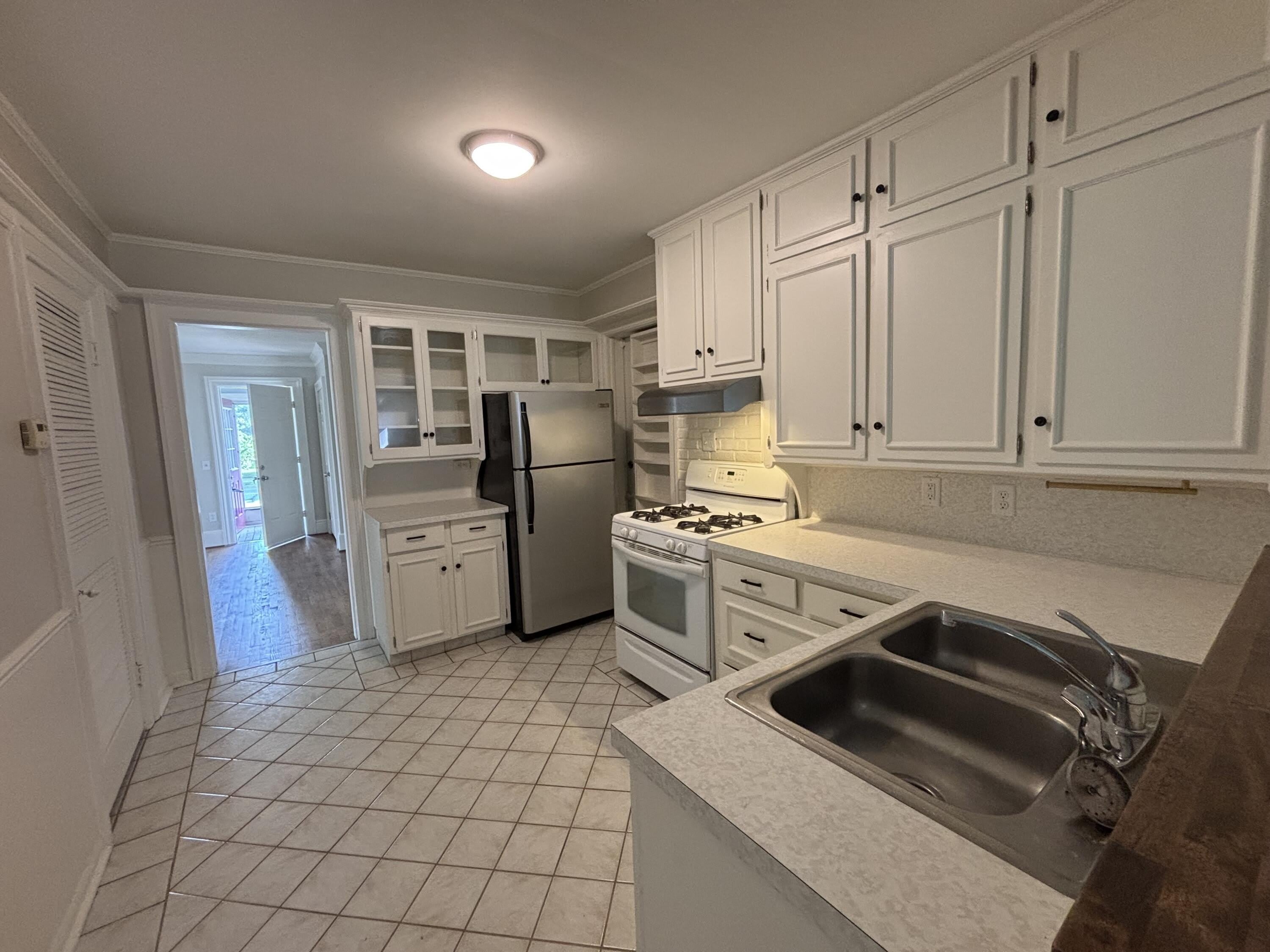 233 Monroe Street – photo 3