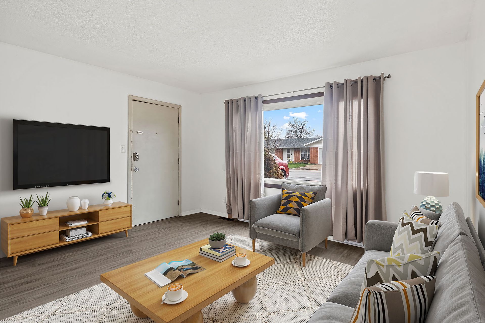 Hollyglen Apartments – photo 1
