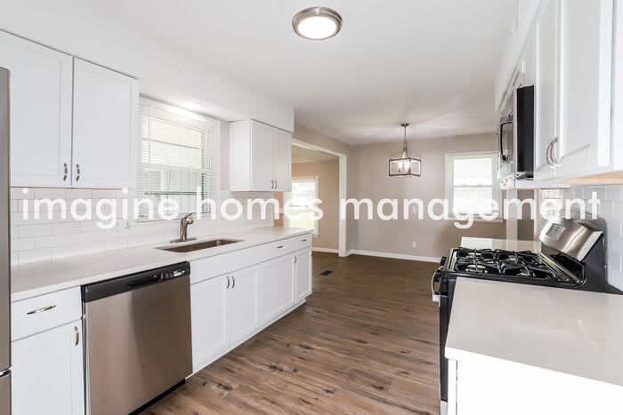 411 Stuart Street – photo 4