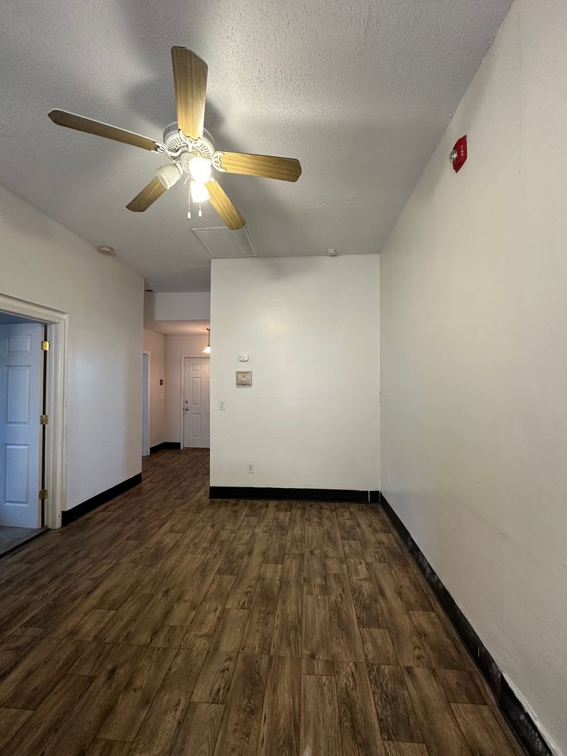 3 Bed 1 Bath Apartment Utilities Included – photo 5
