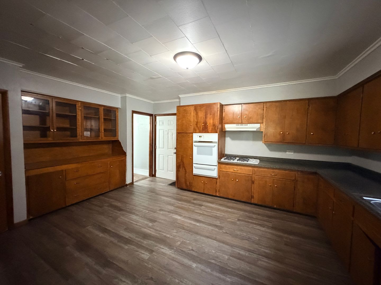 Come check out this spacious 3-bedroom, 1-bathroom home in Moline! – photo 4