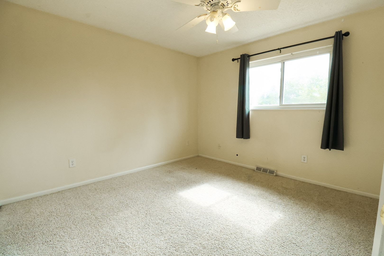 3 bedroom and 2 bathroom home! – photo 4