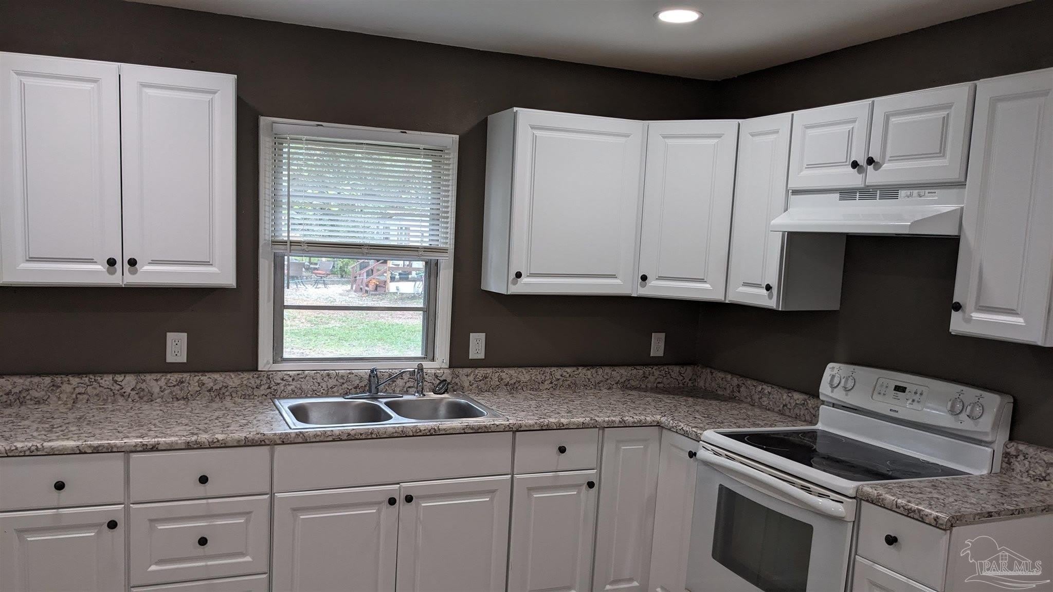 8320 Binkley St – photo 3