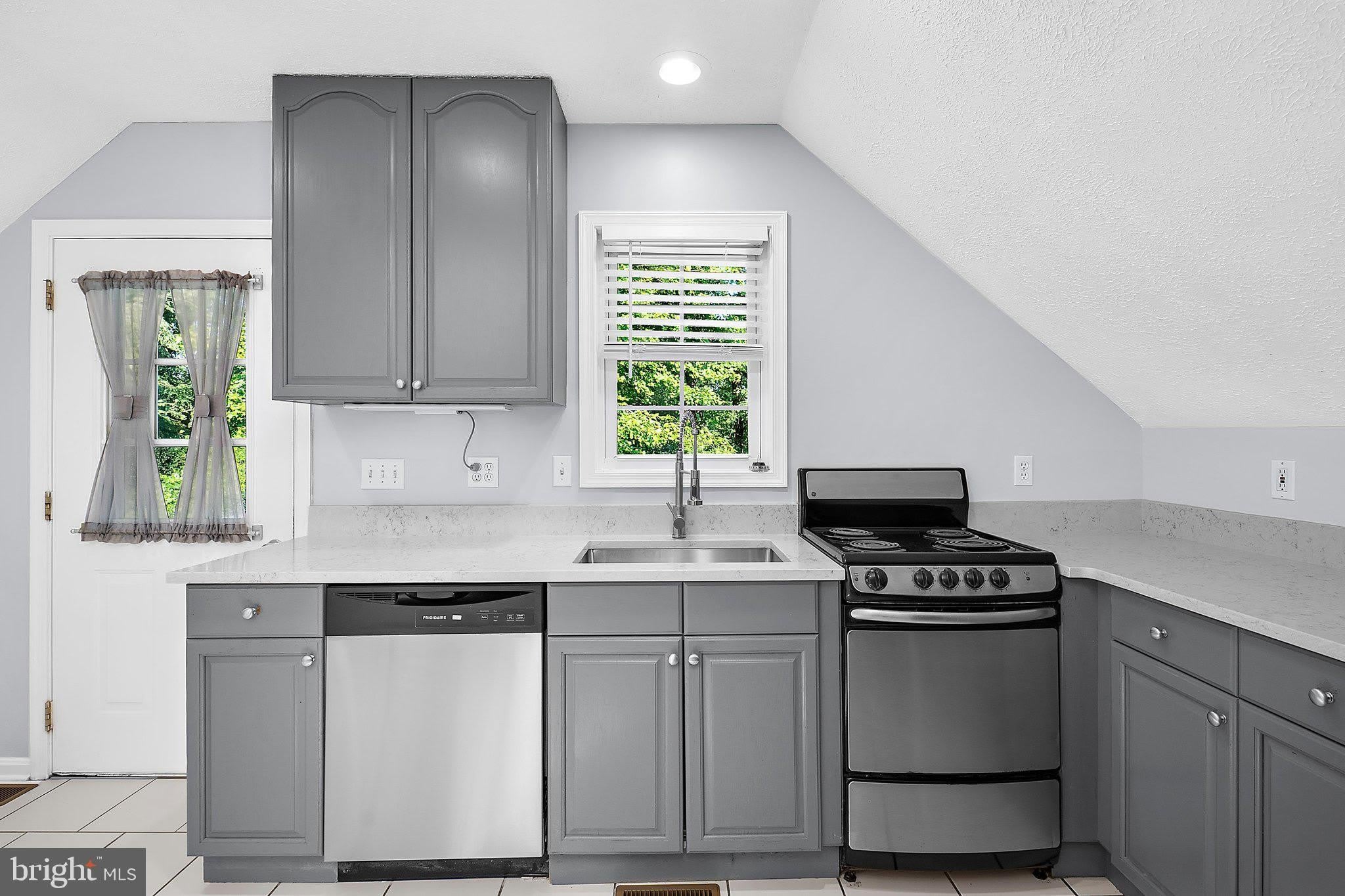 587 A Street – photo 4