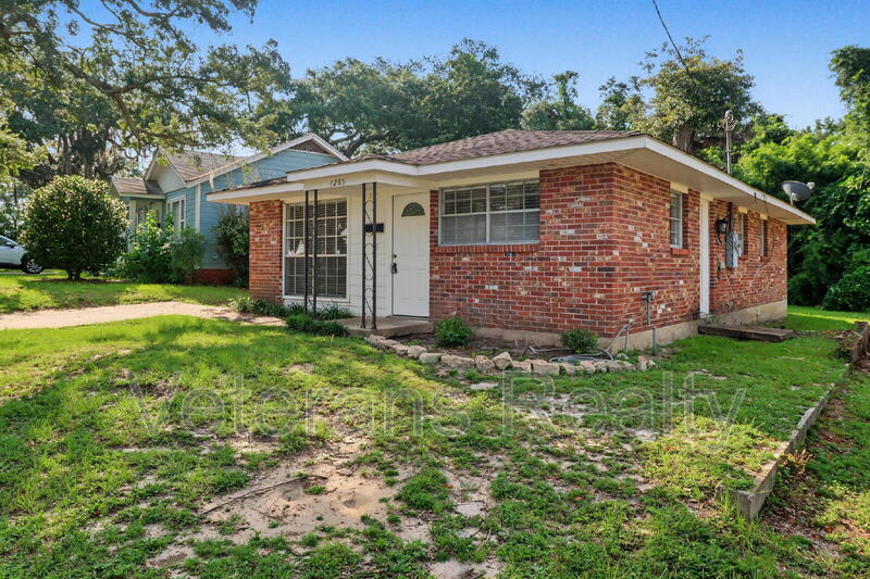 1285 Kensington Drive – photo 2
