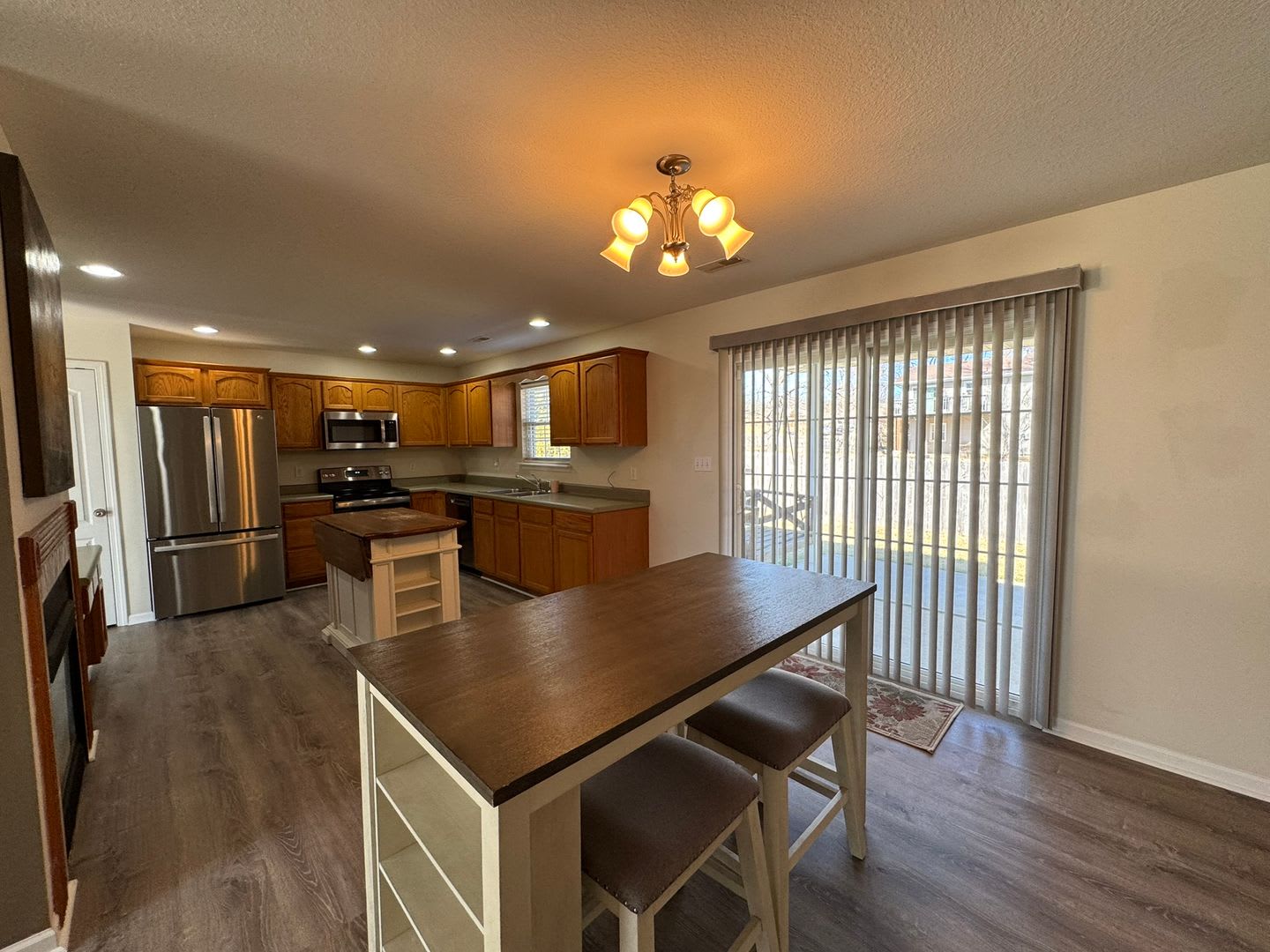 3 Bedroom Home Available W Fenced Yard – photo 2