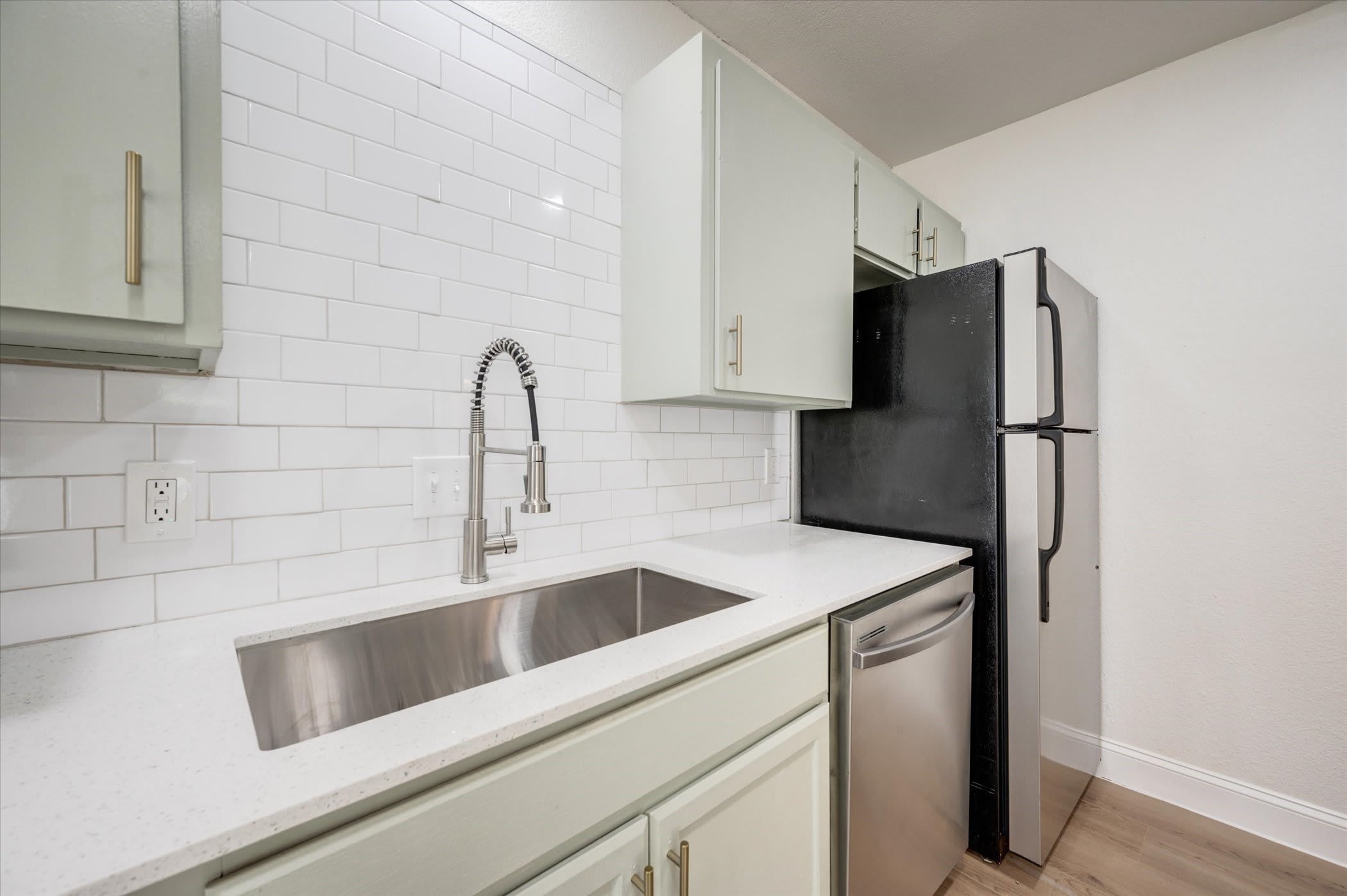 805 W Chambers Street – photo 3