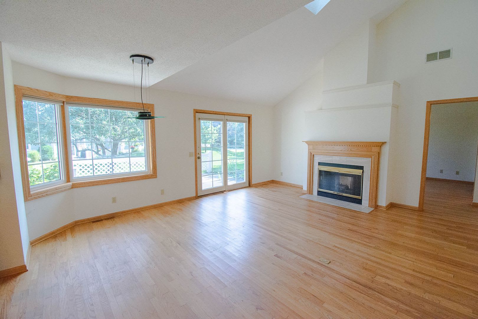 Beautiful Townhome in an Established Neighborhood – photo 3