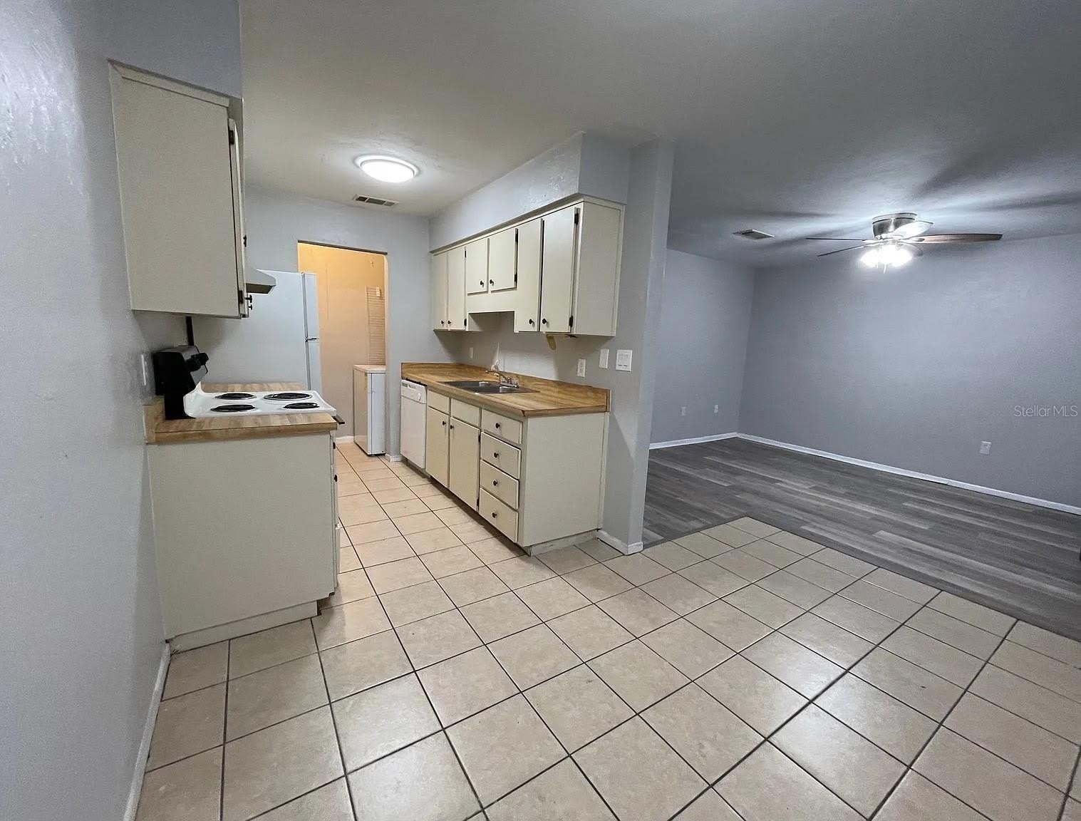 2210 SW 70TH Terrace – photo 3