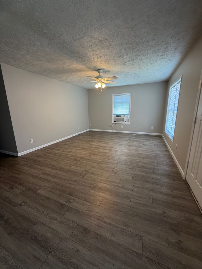 Bemis Welcomes You! Cozy 3 Bedroom! AVAILABLE NOW!!! – photo 2