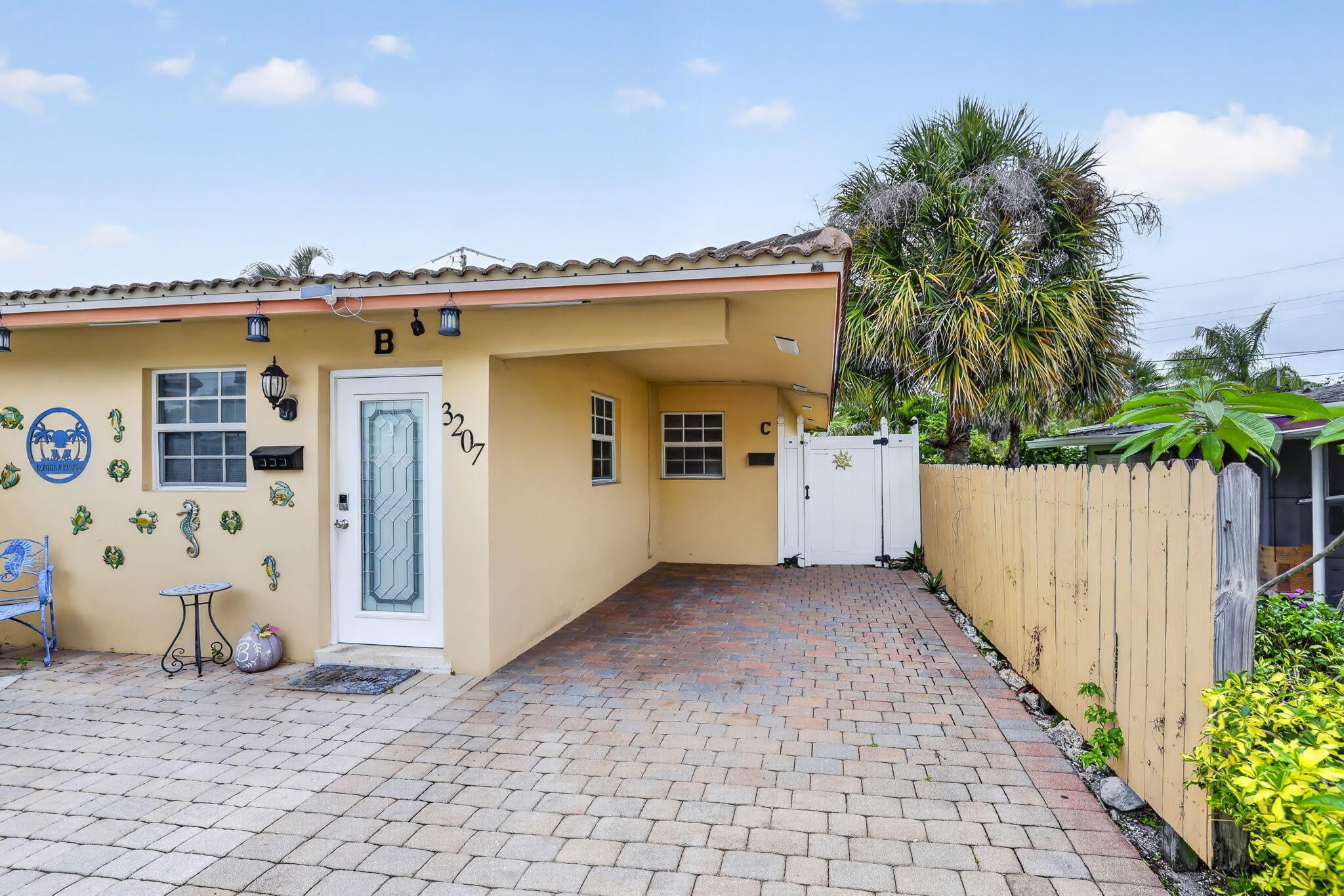 3207 Marine Drive – photo 2