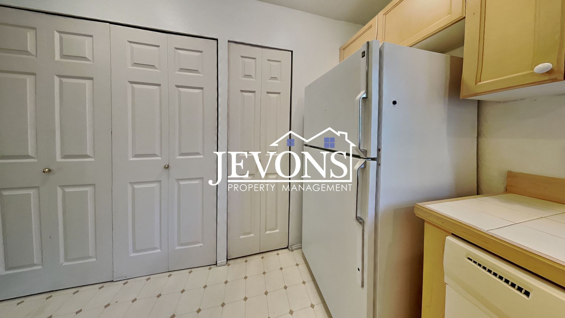 Condo With Swimming Pool And Private Enclosed 1 Car Garage In Klahanie Neighborhood – photo 5