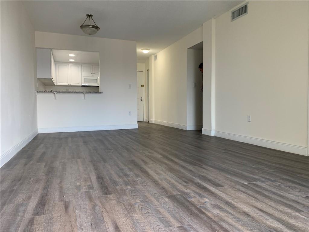 19477 Northeast 10th Avenue – photo 2