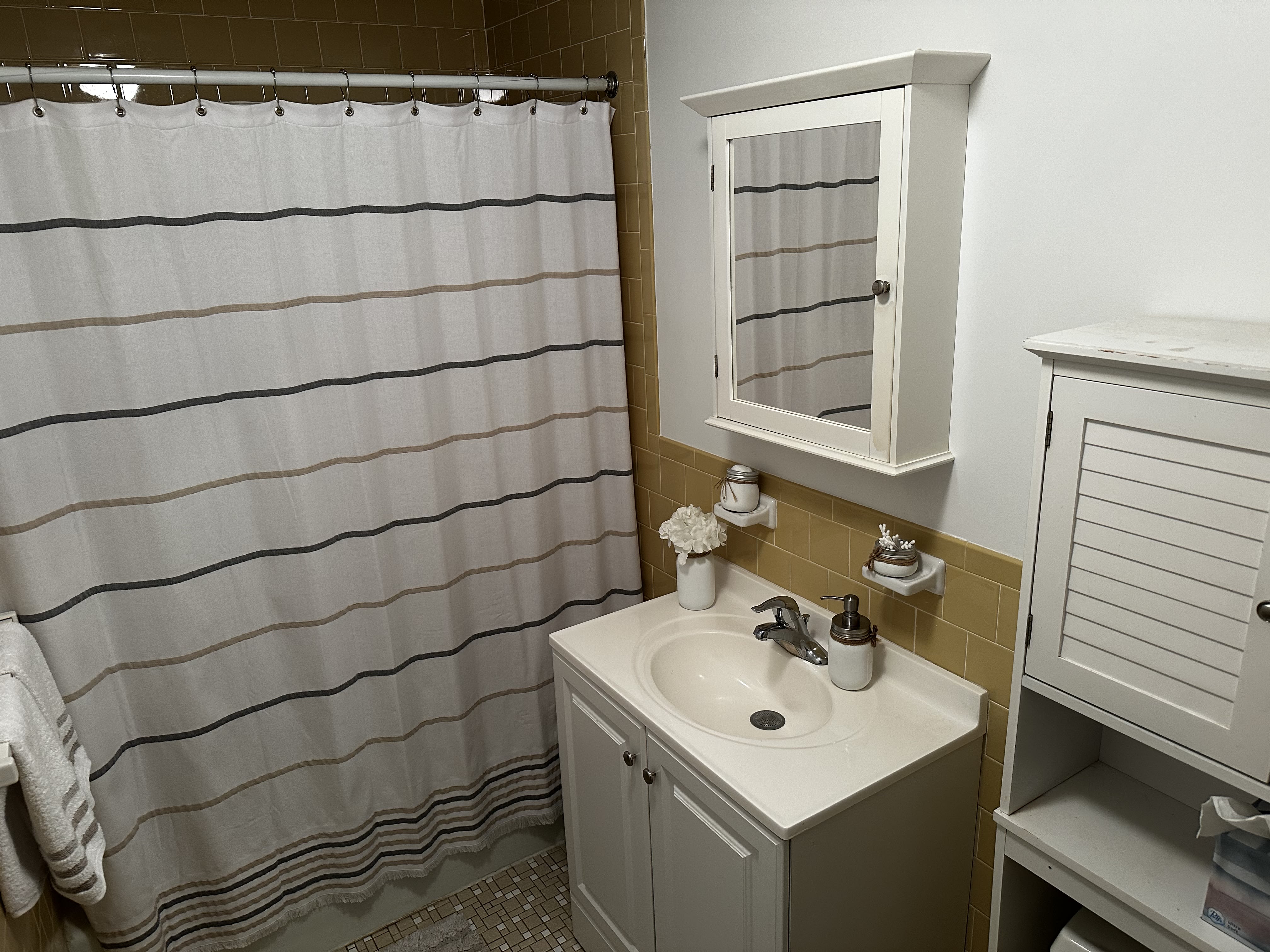 159 Center St – photo 2