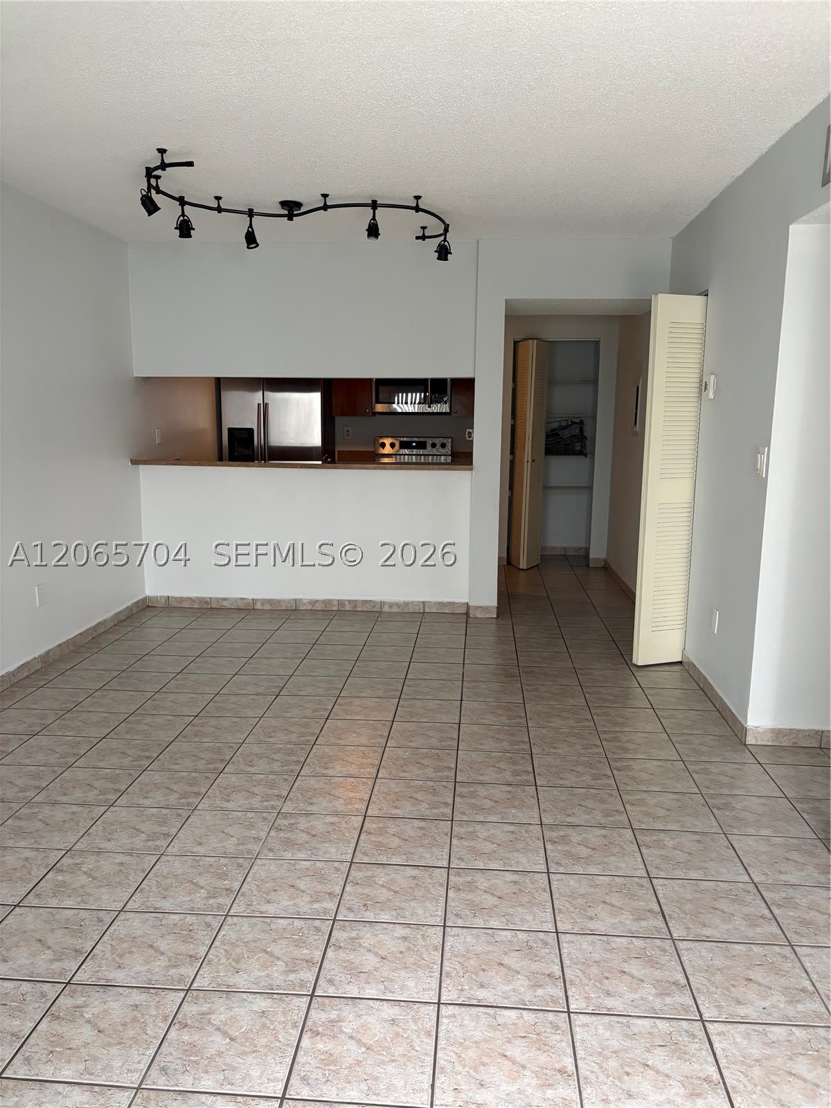 18236 Mediterranean Blvd – photo 5