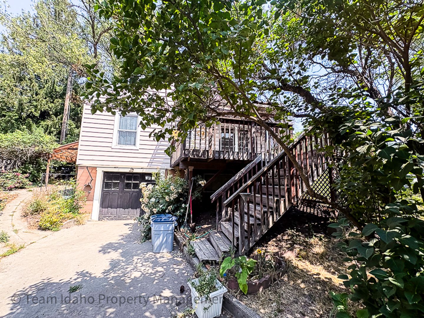 Darling Single Family Home on a Large Corner Lot – photo 4