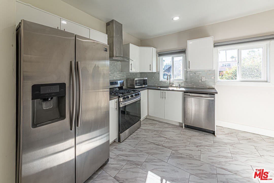 801 N Alexandria Ave – photo 3
