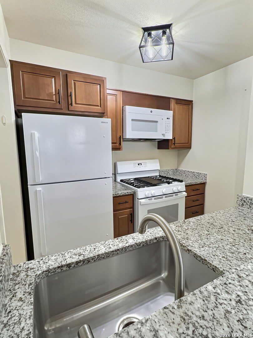 8030 Broadway – photo 4