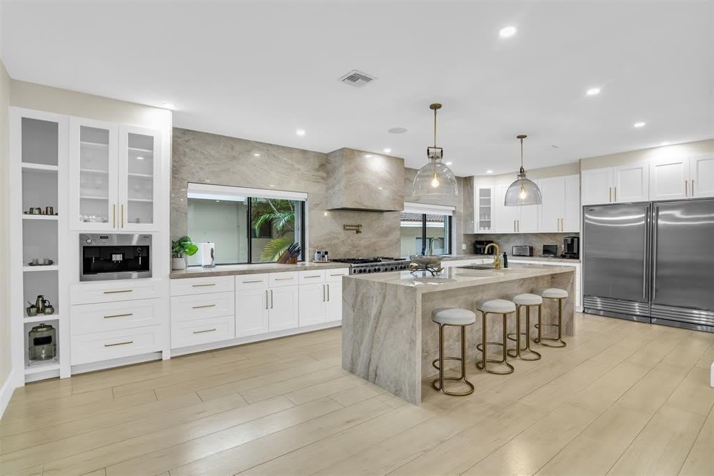 319 S Riverside Drive – photo 3