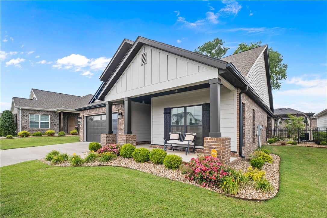 2104 SW Huntwick Avenue – photo 5