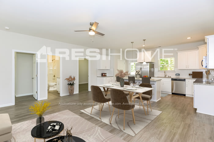 1720 Taylor Avenue – photo 4