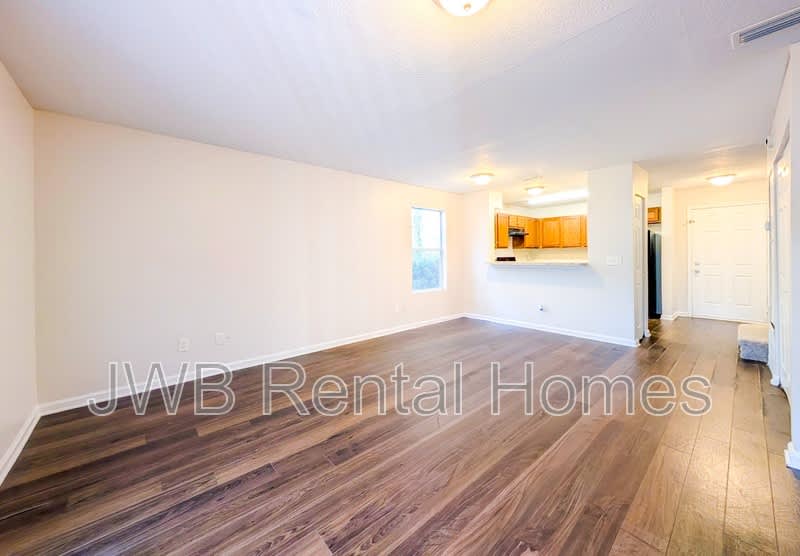 73 5Th St W – photo 4