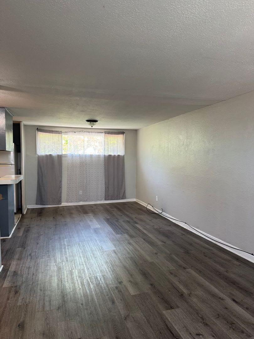 Updated 2 Bed 2 Bath Duplex – photo 2