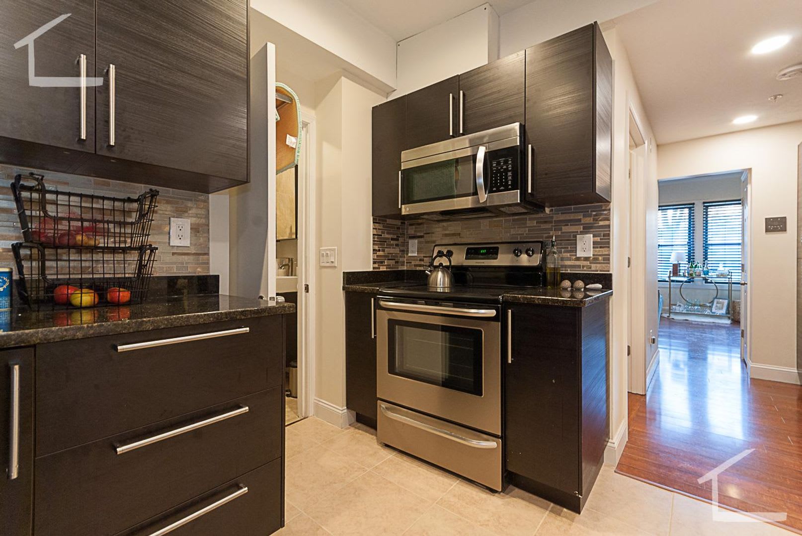 Huge 2 bed condo located near the Green Line and Boston University! – photo 2