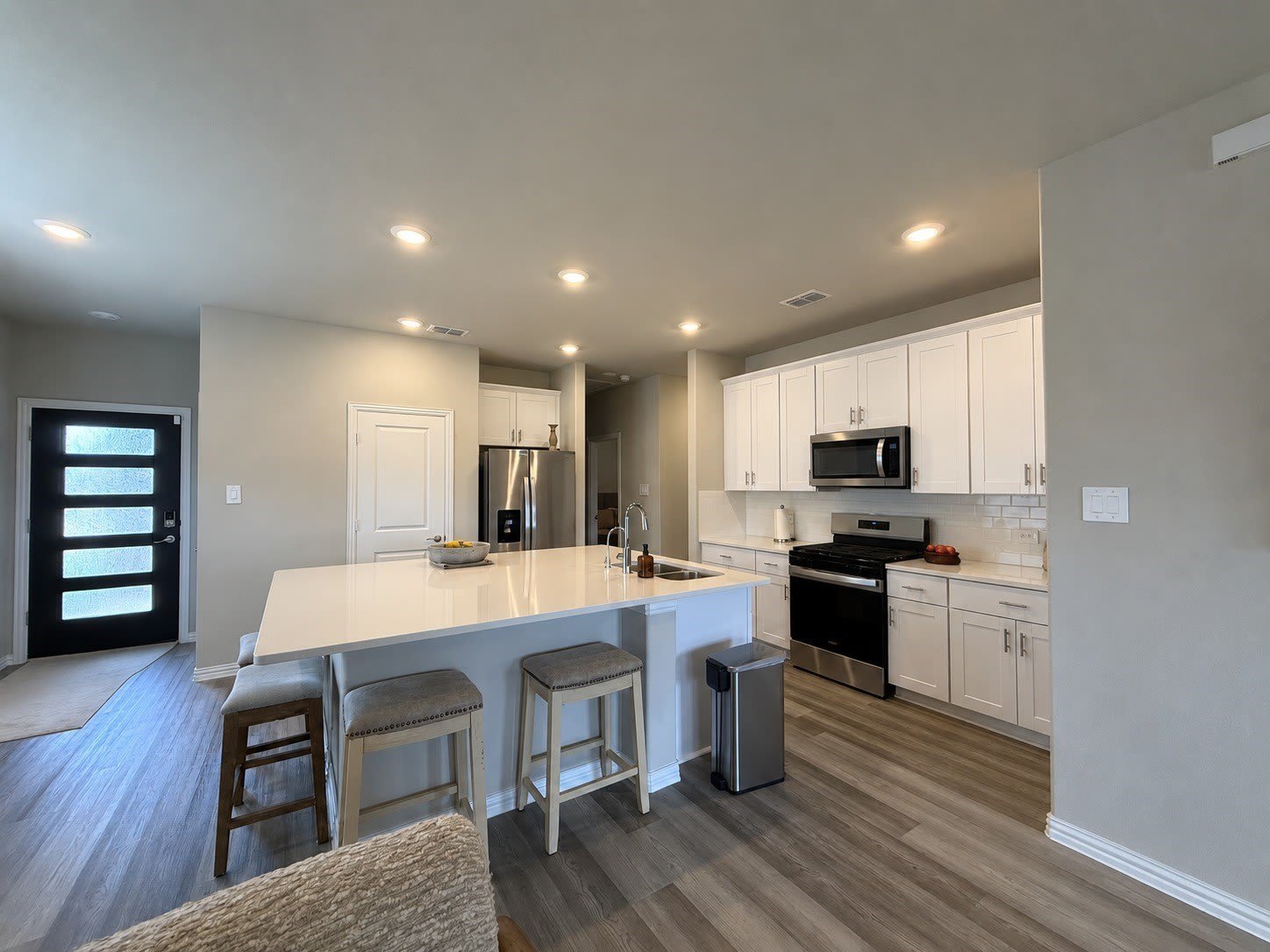 205 Greenbriar Drive – photo 1
