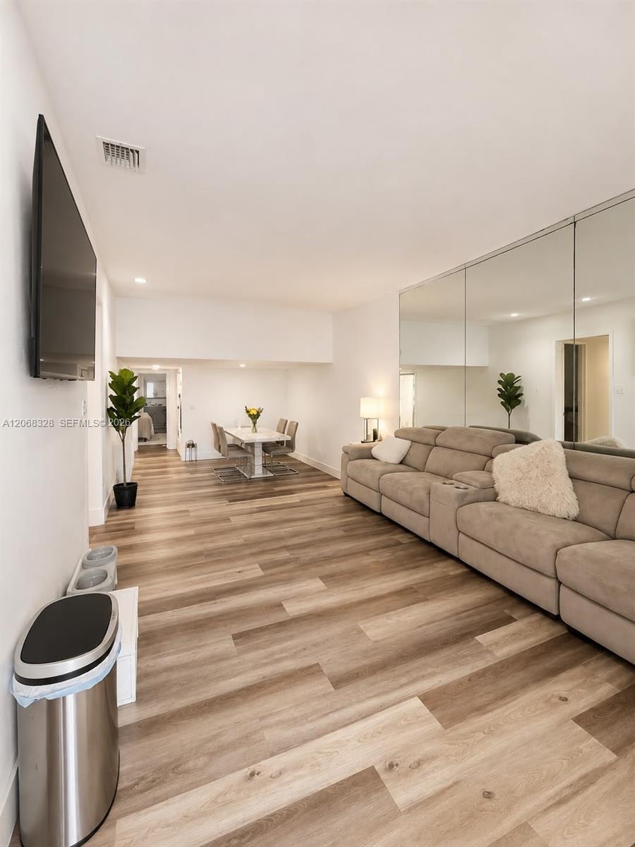 9139 Fontainebleau Blvd – photo 2