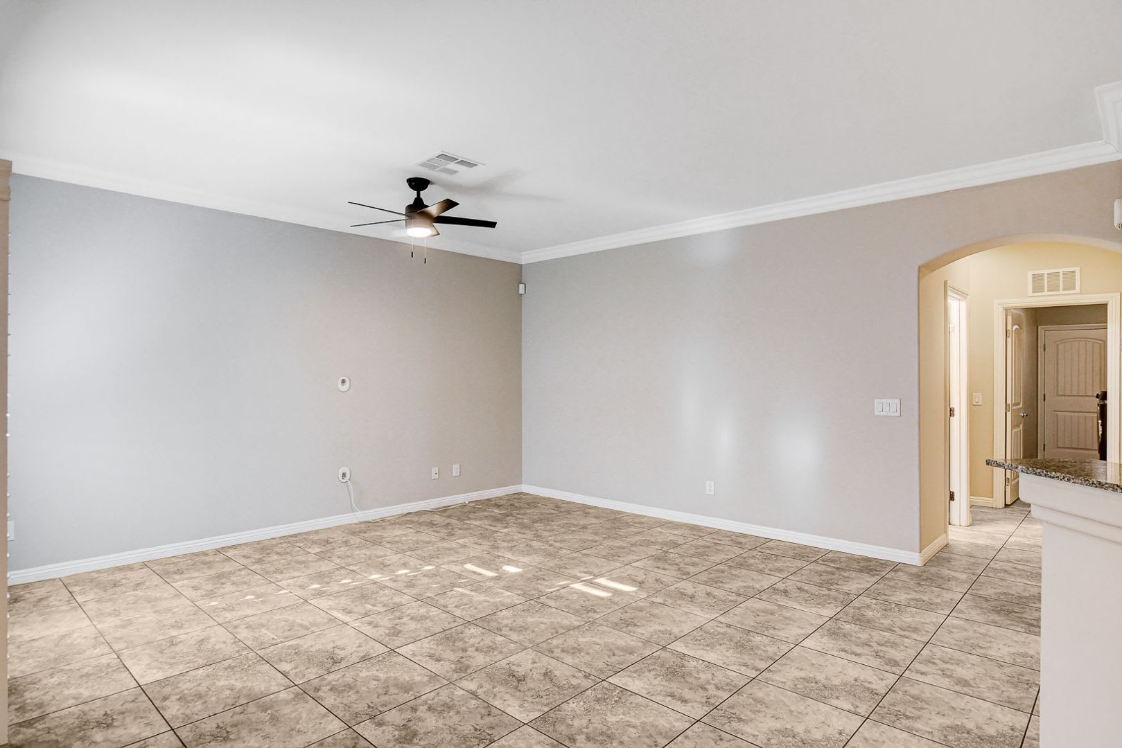 Spacious four bedroom in the Southwest – photo 5