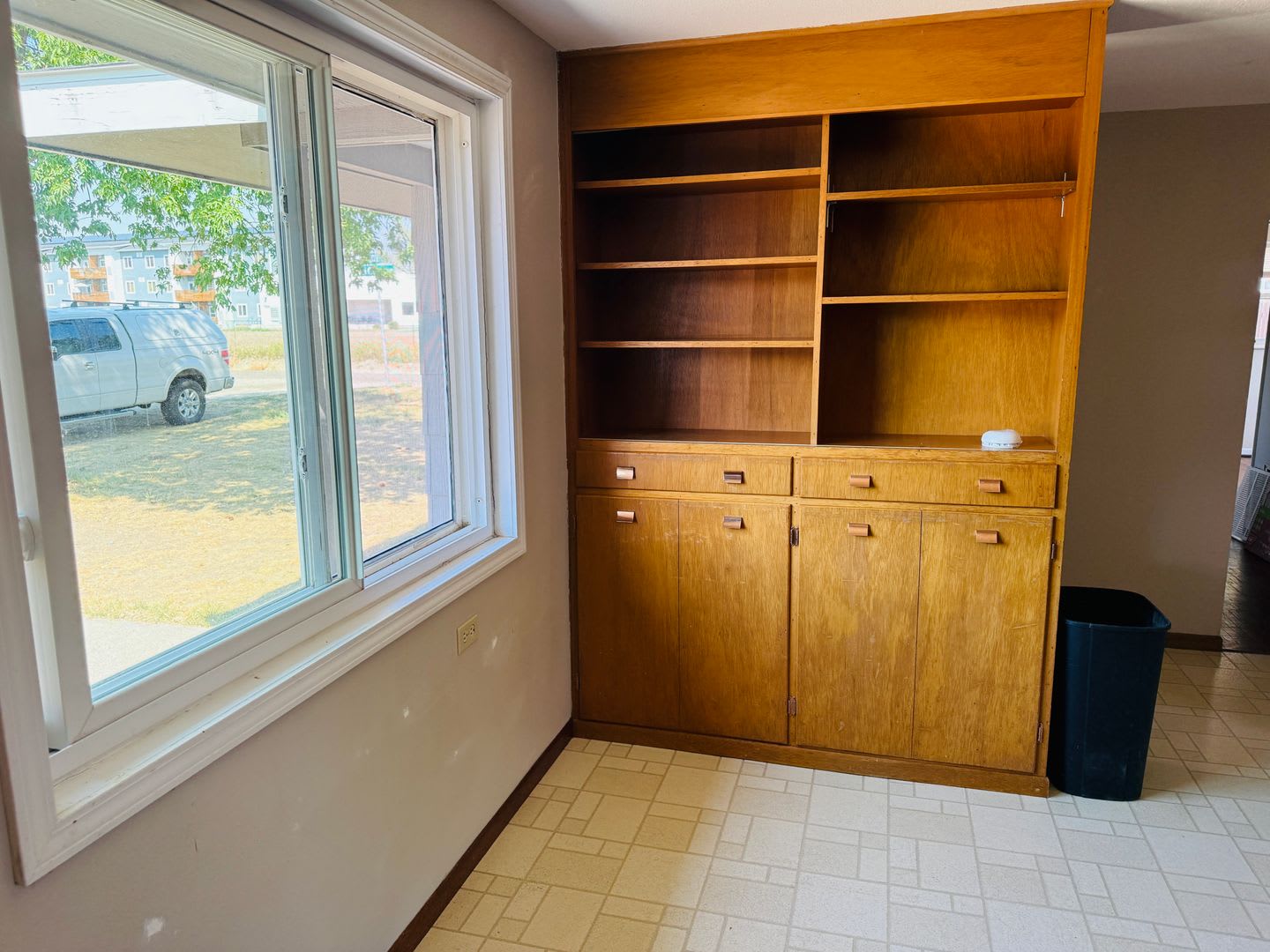 Secluded Heights 2 Bedroom with Fenced Backyard, Laundry and Off Street Parking – photo 2