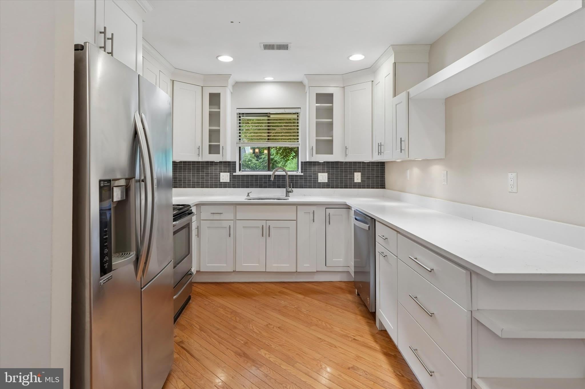 156 EATON Drive – photo 5