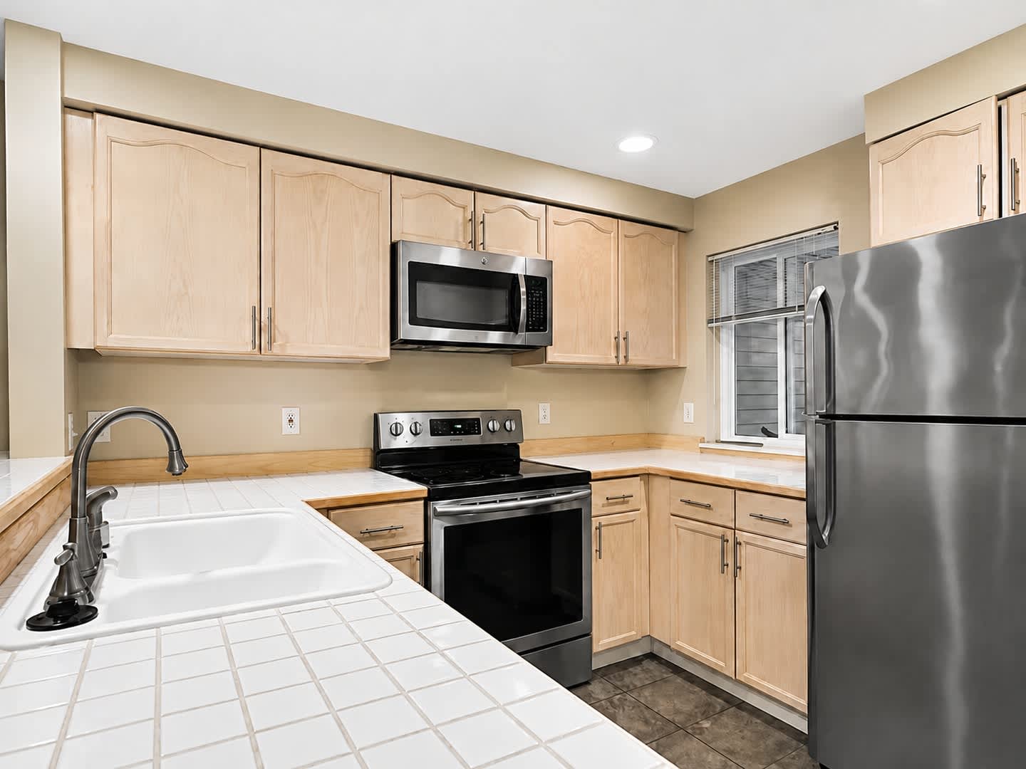 Very Nice 2 Bed 2 Bath condo – photo 3