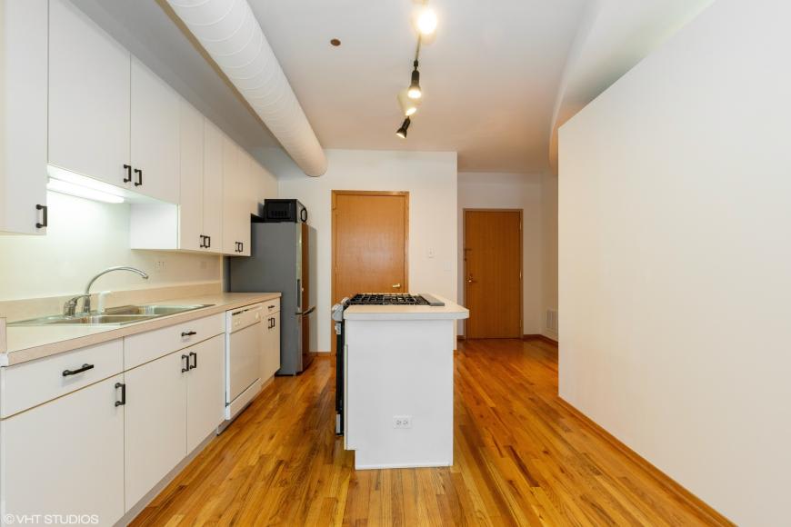 910 South Michigan Ave. – photo 4