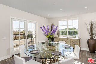 313 South Reeves Drive – photo 4
