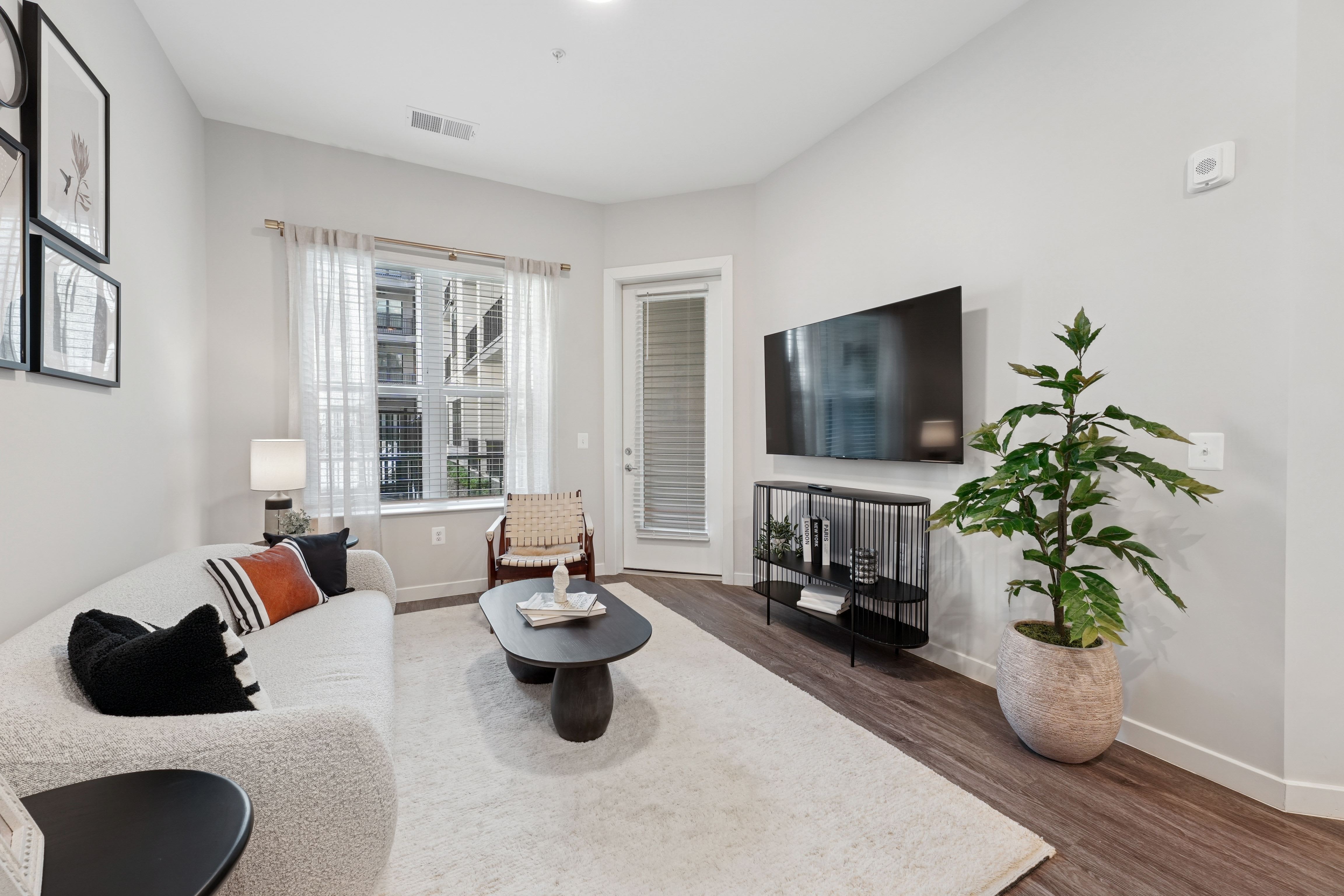 Mayfair House Apartments – photo 5
