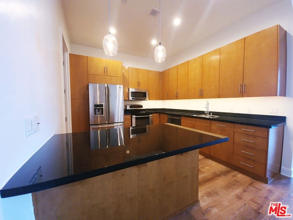 3223 W 6Th St – photo 4