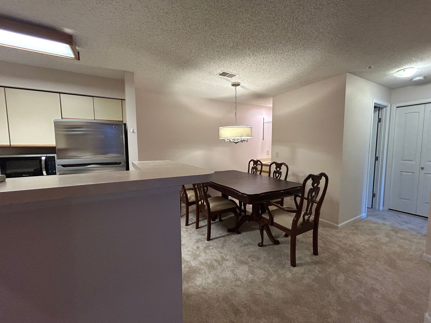 Partially Furnished 1 Bedroom Office Close To Cu Utilities Included – photo 4