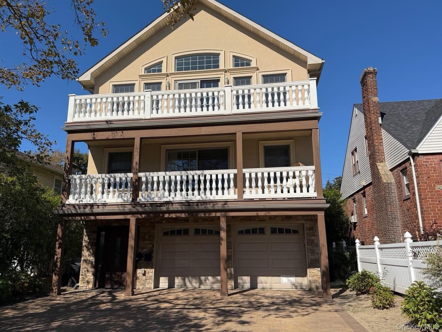 621 E Olive Street – photo 1