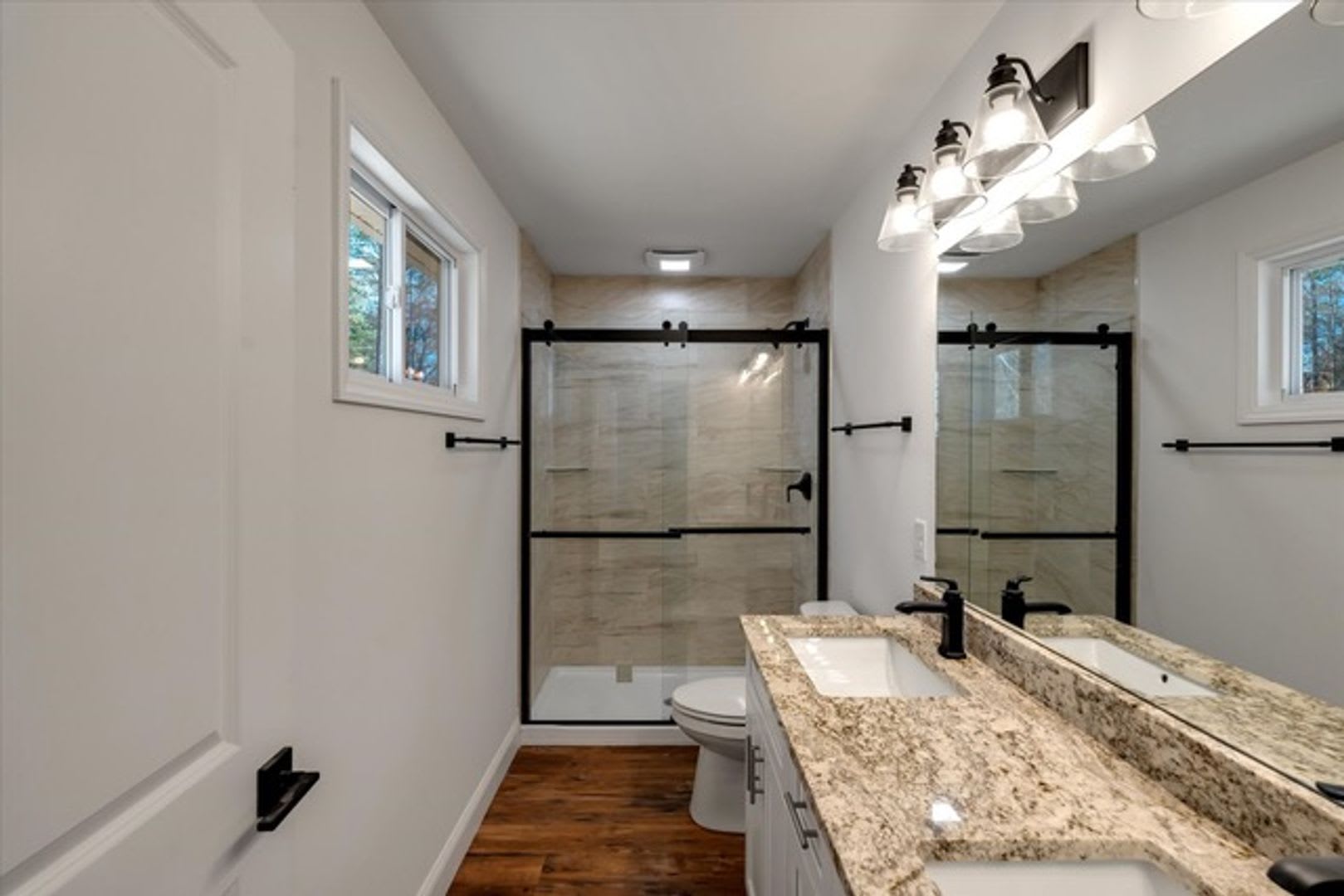 Charming Brand-New Contemporary Home in Black Mountain – photo 5