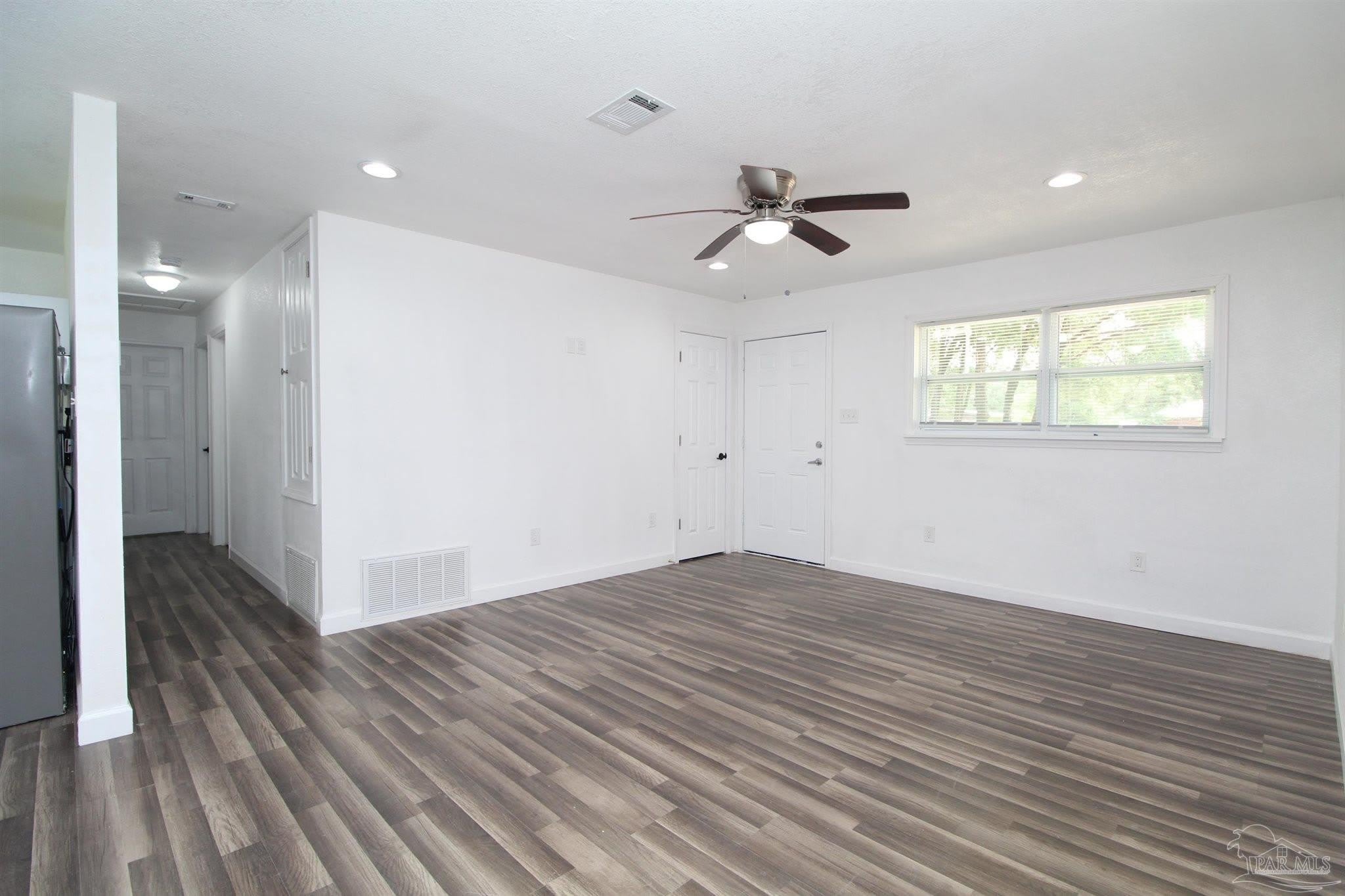 6037 Syrcle Ave – photo 3