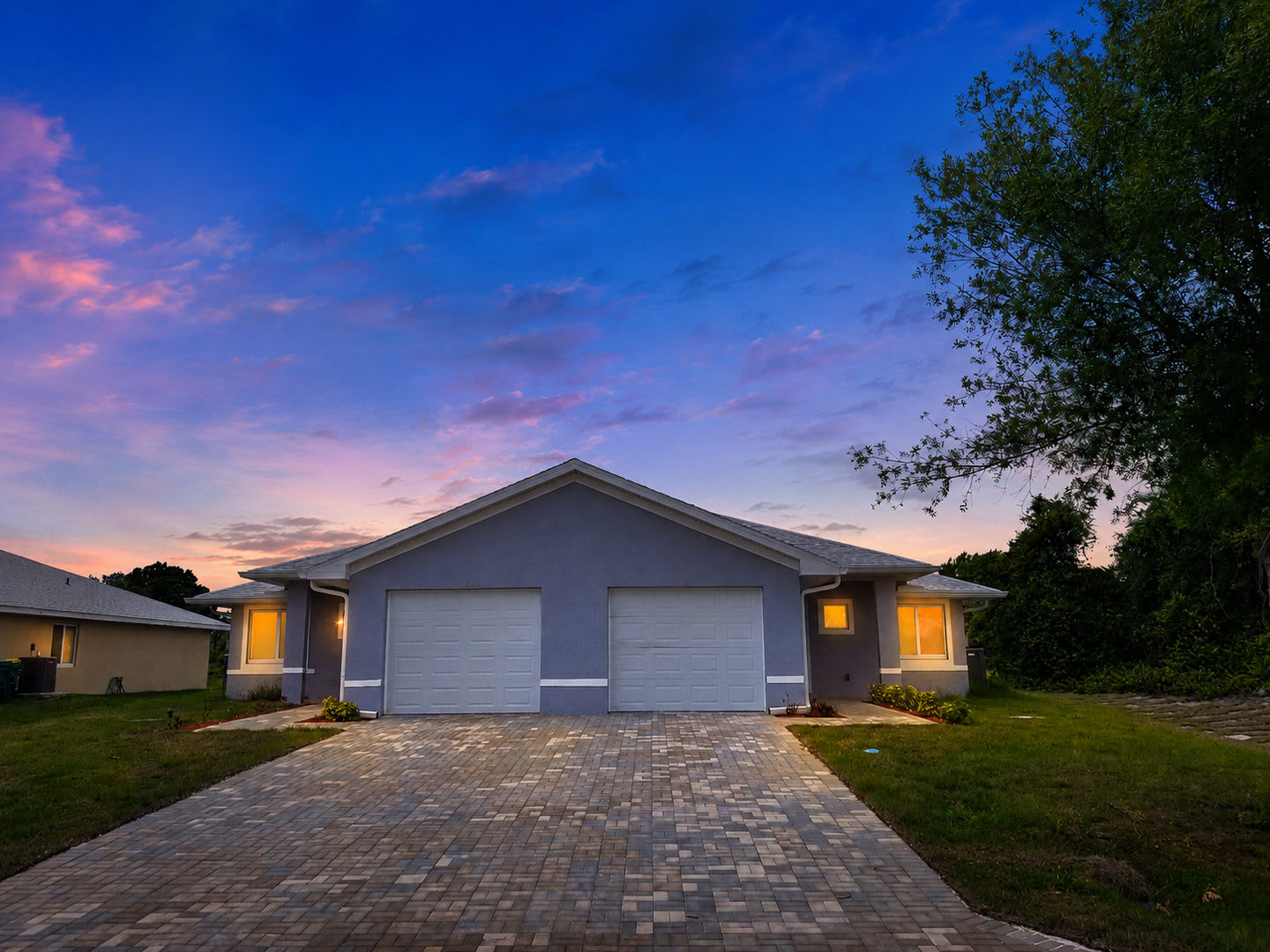 Spacious 3 Bedroom Home With Private Lanai Prime Location – photo 1