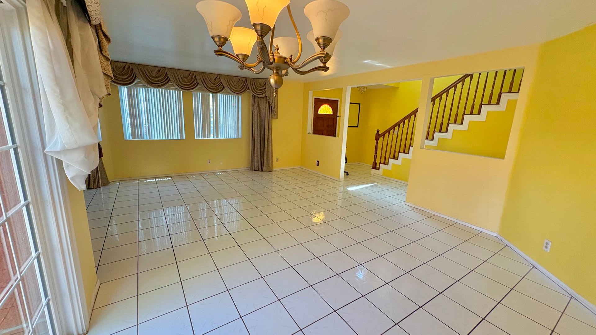 Spacious and bright Hawthorne front house – photo 4